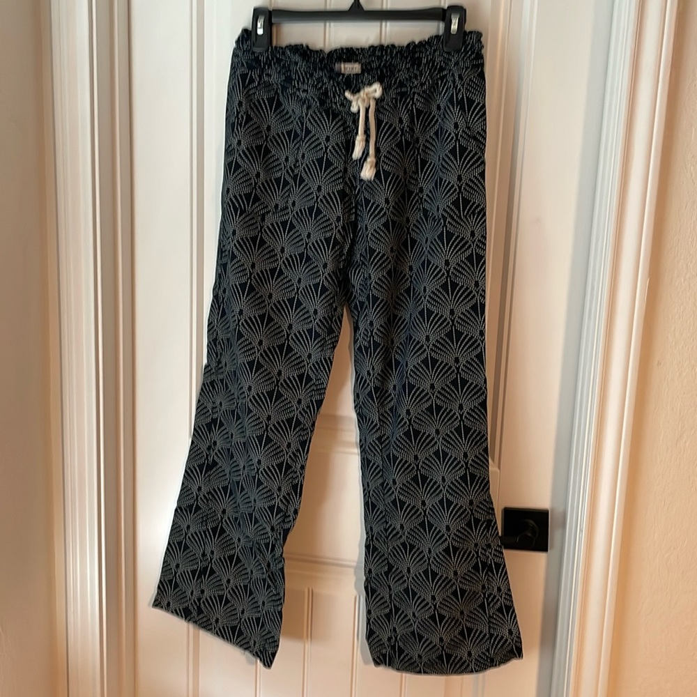 Roxy Oceanside black and white pants size medium